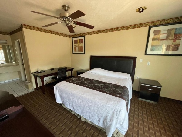 Hollywood Guest Inn image 12