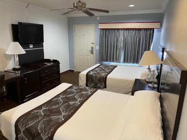 Hollywood Guest Inn image 15