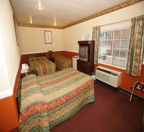 Hollywood Guest Inn image 19